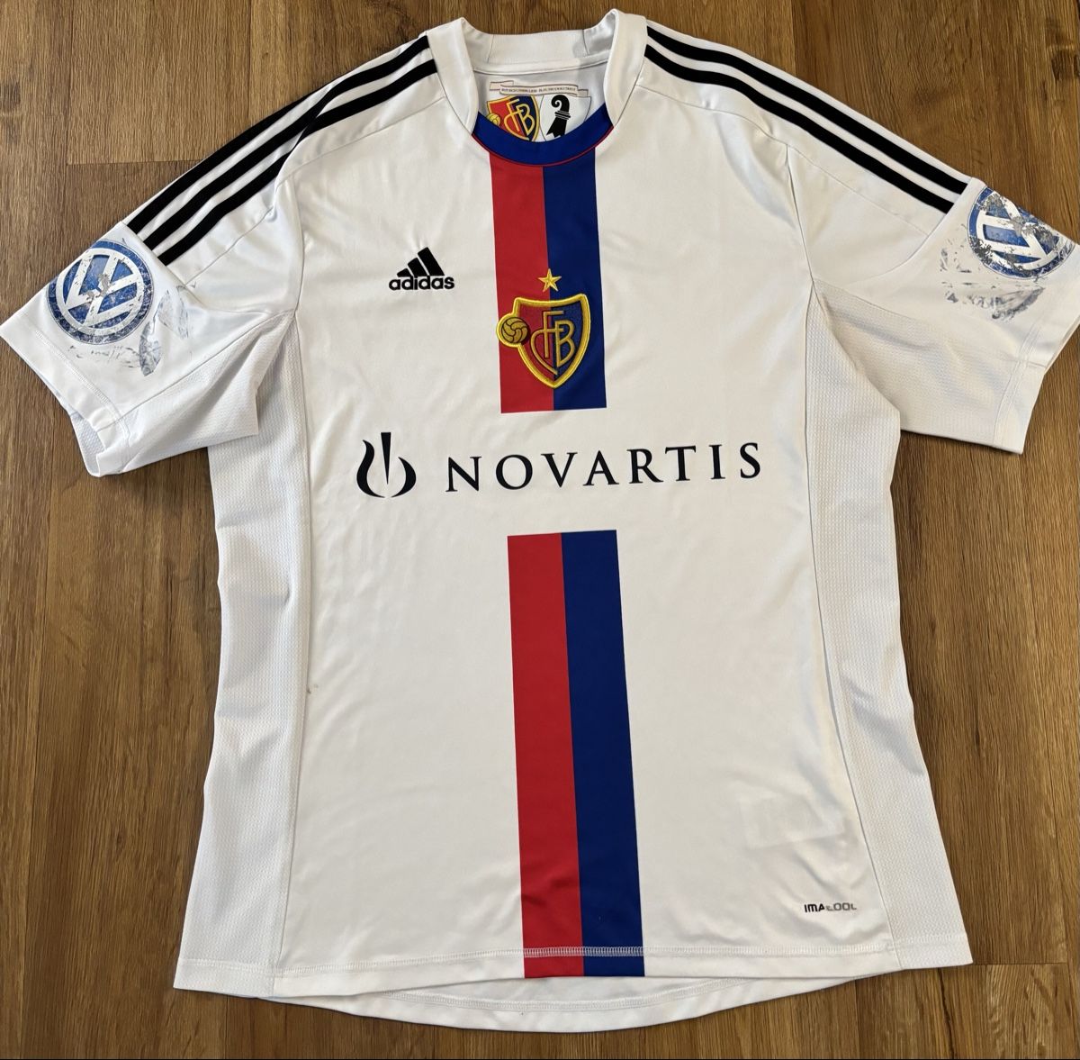 Adidas Leibchen & Hosen: FC Basel Auswärtstrikot Saison 2012/2013 – Gebraucht aus Itingen von Julev