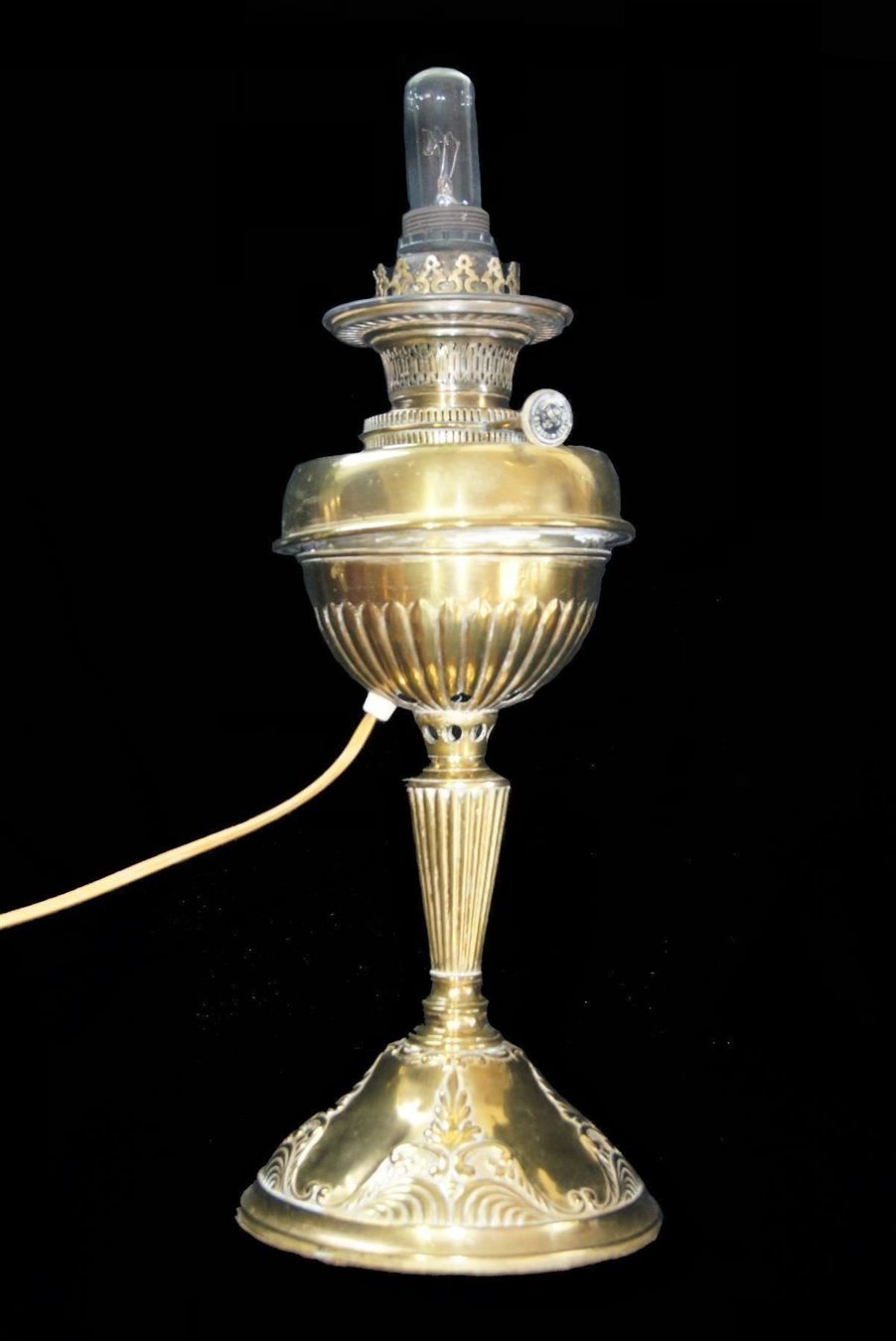 Lampade: Antike Tisch-Petrollampe elektrifiziert – Usato da Geroldswil venduto da ARTEFACTO 4