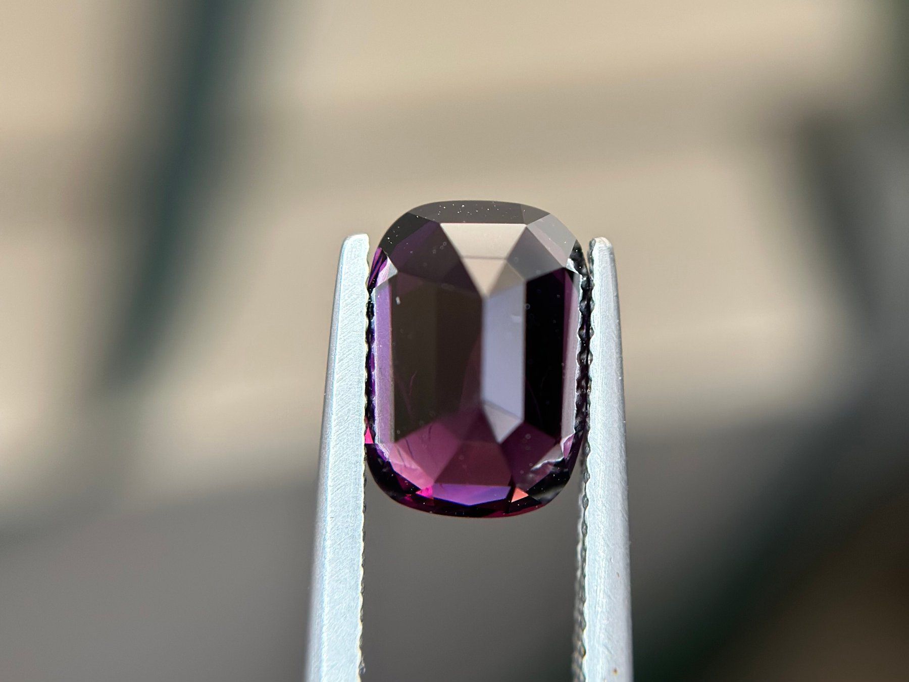 Pietre preziose: Spinell - 4.729 ct - Tiefes Lila – Nuovo e nell'imballaggio originale da Bad Zurzach venduto da Schaeubli-Group 1