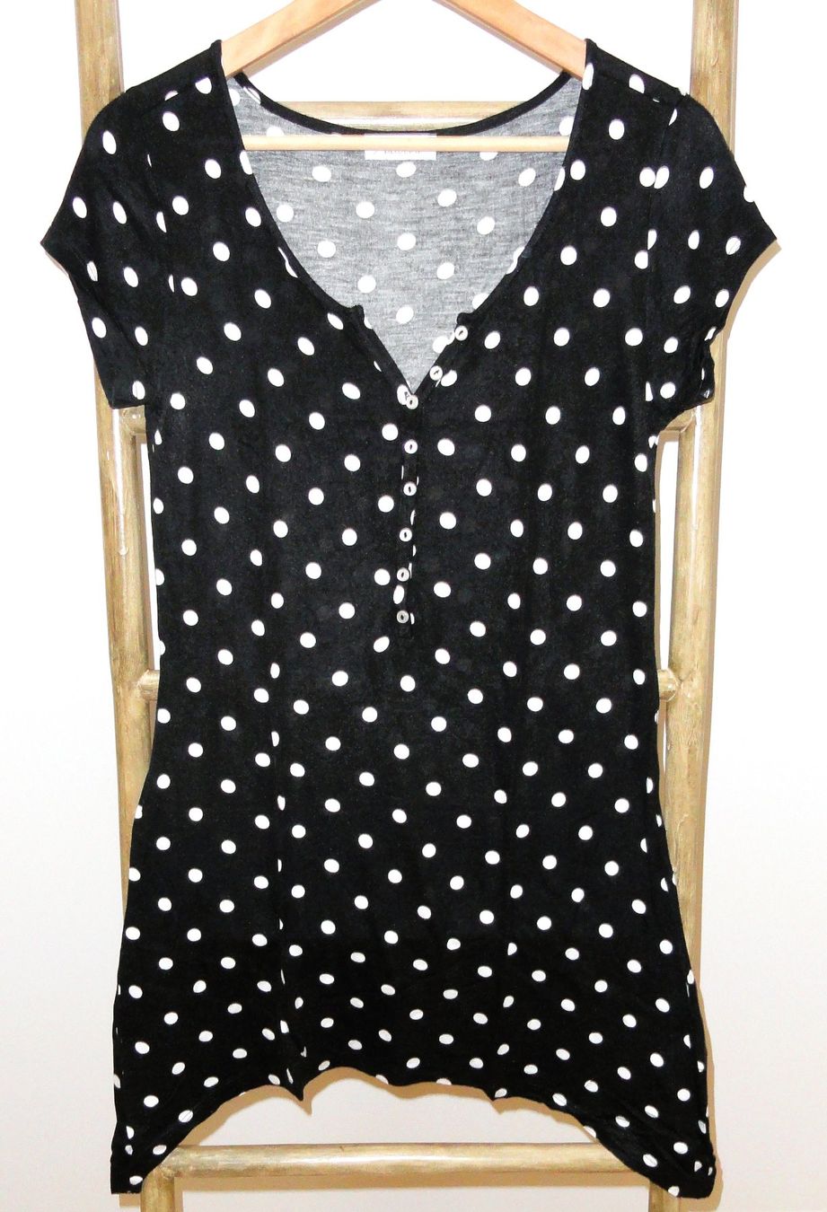 T-shirt: Long t-shirt noir à pois – Usato da St-Livres venduto da lune_bleue