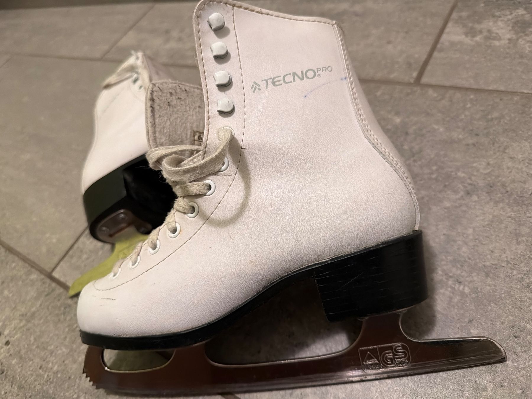Pattini da ghiaccio: Schlittschuhe Mädchen – Usato da Frauenkappelen venduto da 070179 2