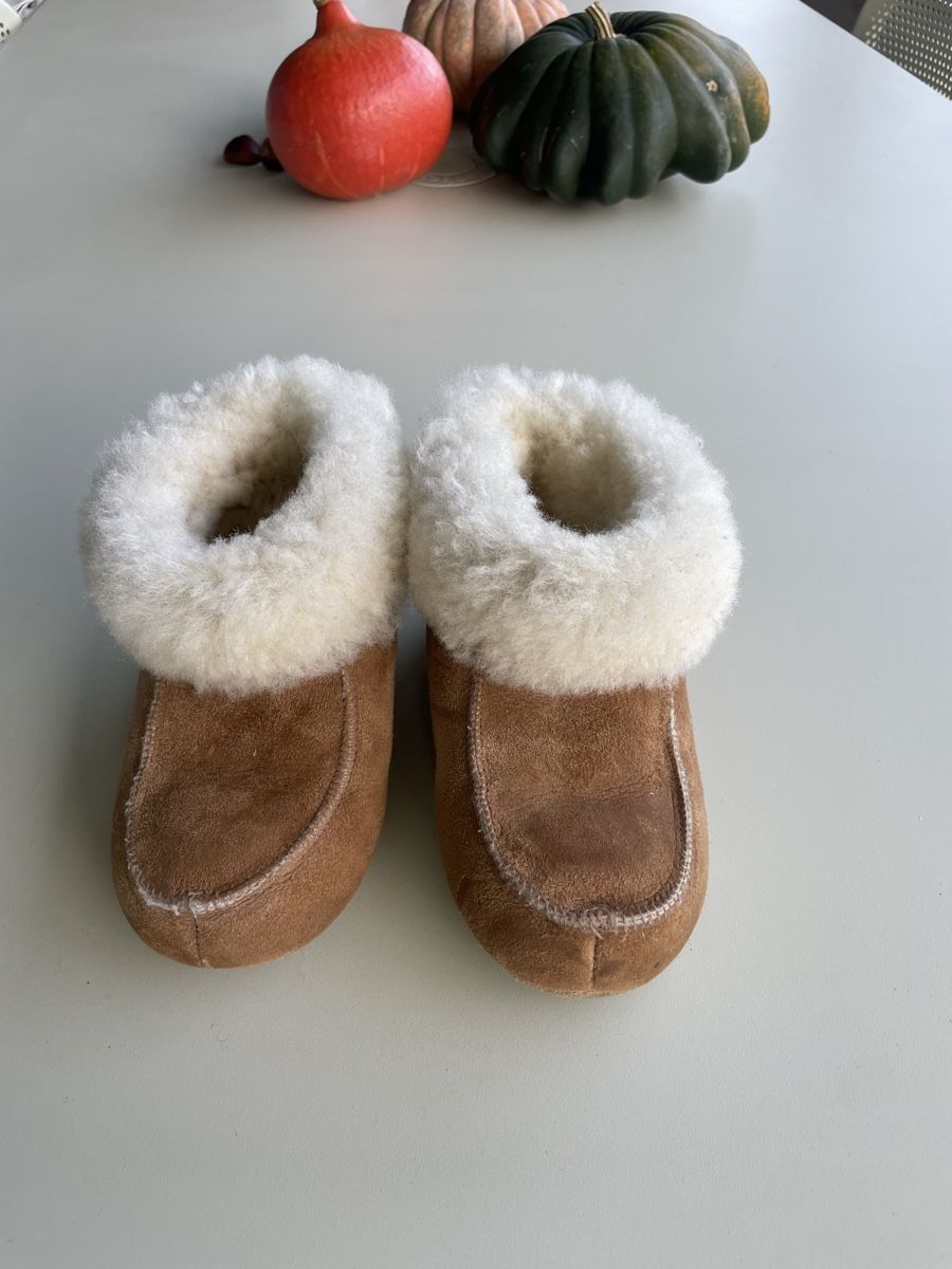 Scarpe per ragazzi: Lammfell-Finkli Gr. 27/28 – Usato da Zürich venduto da Histo_RaHub