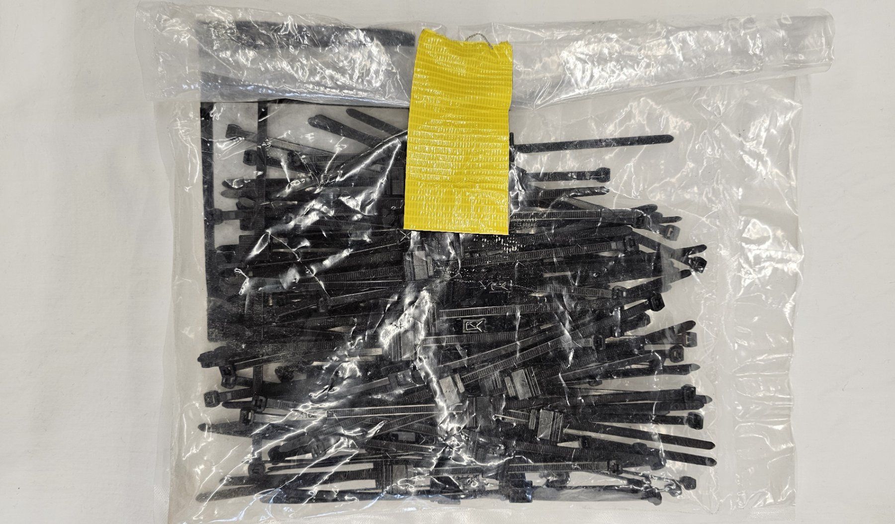Dispositivi a energia solare: PV Solar Kabelbinder Ernst Schweizer "MSP-FR-CHE" 280 Stück – Nuovo (secondo la descrizione) da Brugg AG venduto da Fischbach-007 5