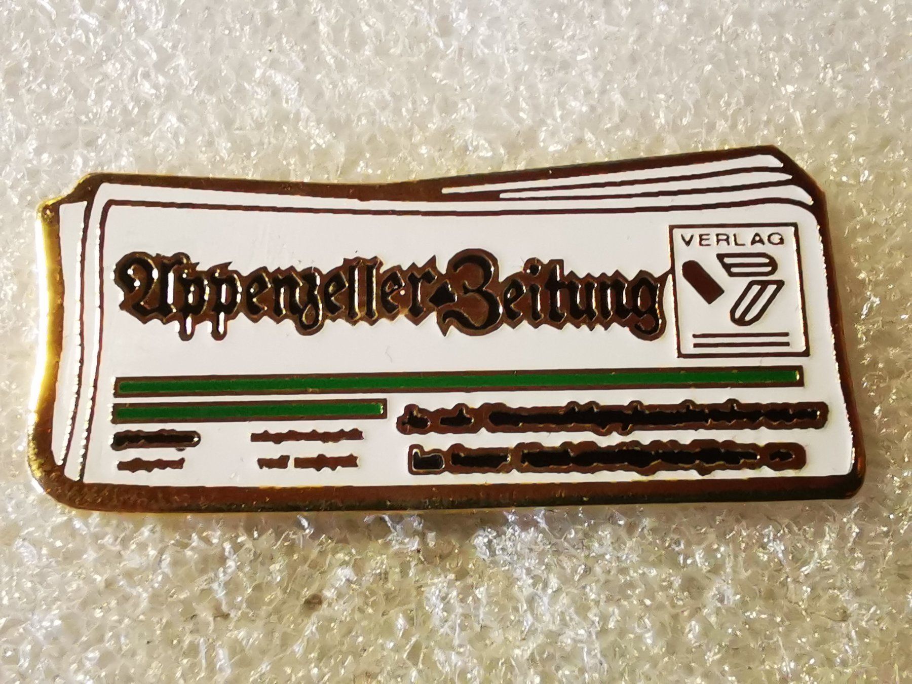 Placchette & Badge: Ansteckpin 147: Appenzeller Zeitung – Usato da Oppligen venduto da Pin-Fall-Shop