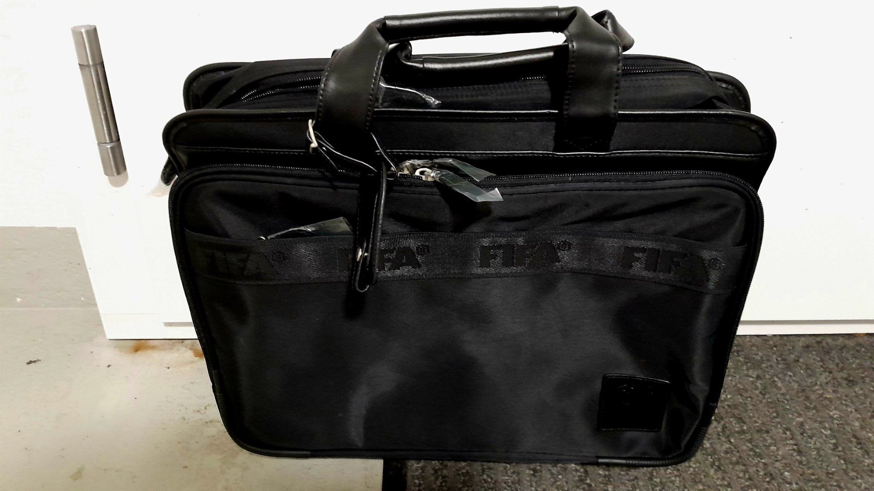 Adidas Borse: FIFA 2010 Adidas Reisetasche, neu – Nuovo e nell'imballaggio originale da Schwerzenbach venduto da Aura888 6