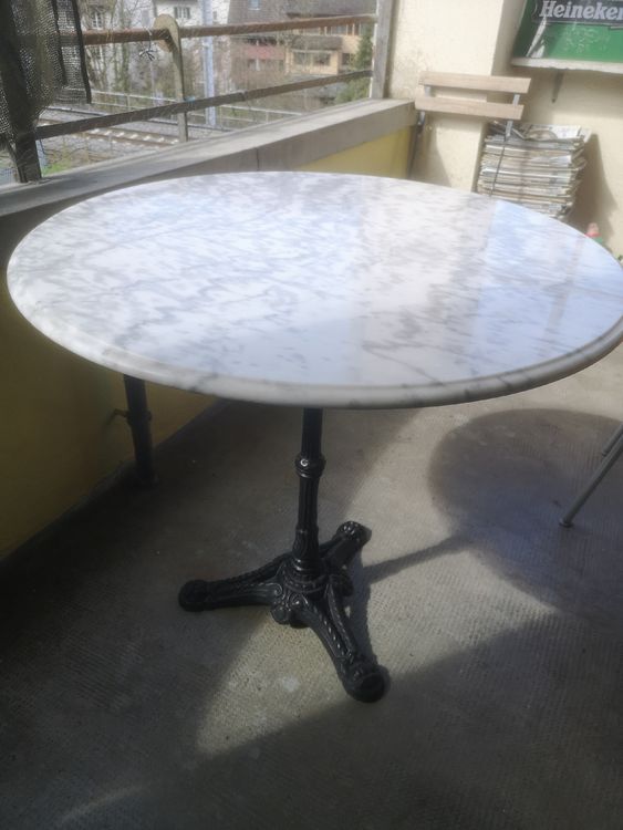 Runder Bistrotisch Aus Gusseisen Mit Eingelegtem (Intarsien