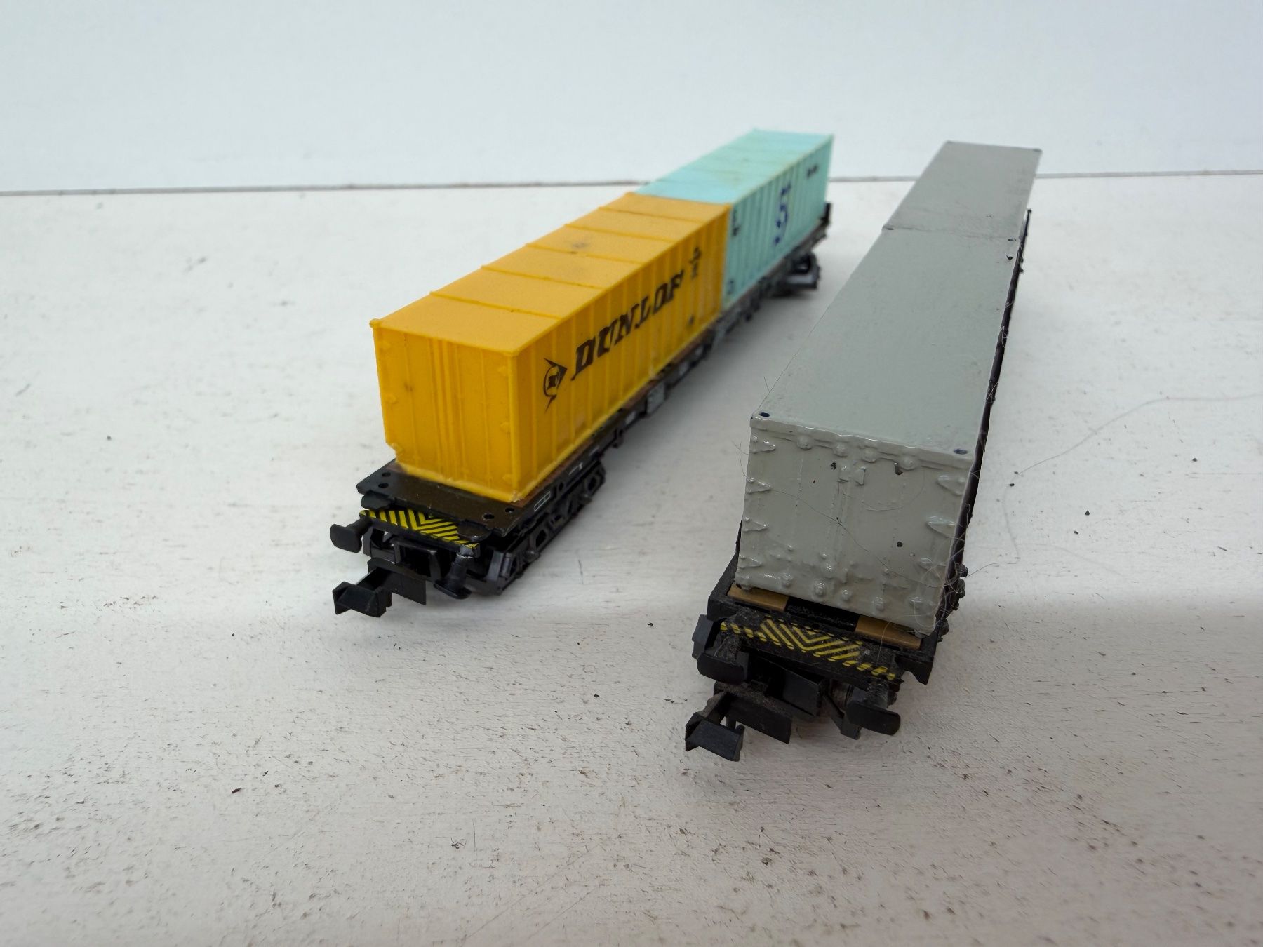 Trix Modellini di ferrovie: Trix Rungenwagen mit Containern – Usato da Büsserach venduto da ModellbahnDepot 3