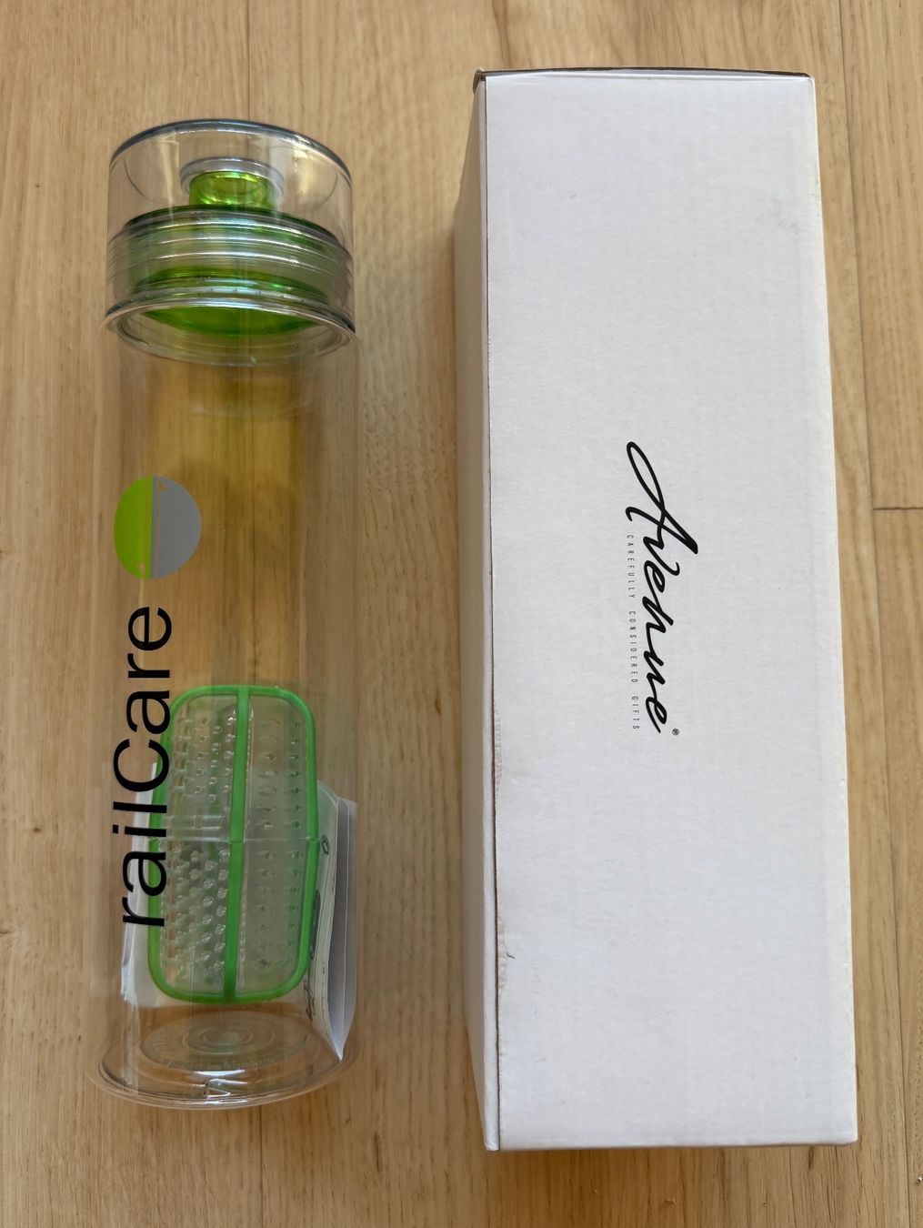 Borracce & Thermos: Fabrikneu: Trinkflasche – Nuovo e nell'imballaggio originale da Zermatt venduto da Jduck