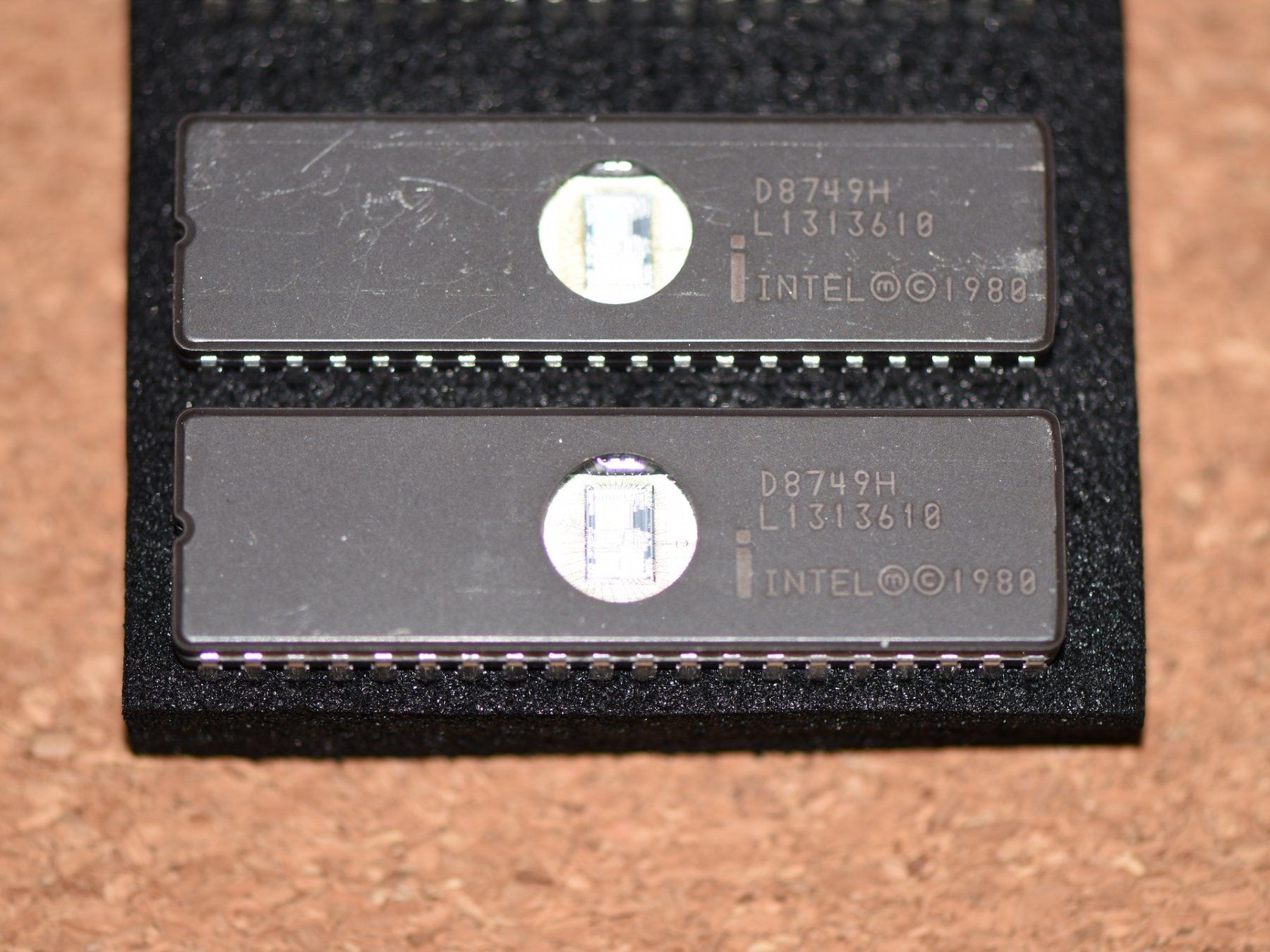 Intel Componenti elettronici: 2x IC Intel D8749H 8‑Bit Microcontroller UV‑EPROM 41180120AB – Nuovo (secondo la descrizione) da Emmen venduto da renerich 2