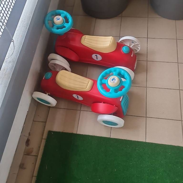Veicoli per bambini: Clementoni Bébé - Voiture à siège – Usato da Renens VD venduto da ant_pp5j