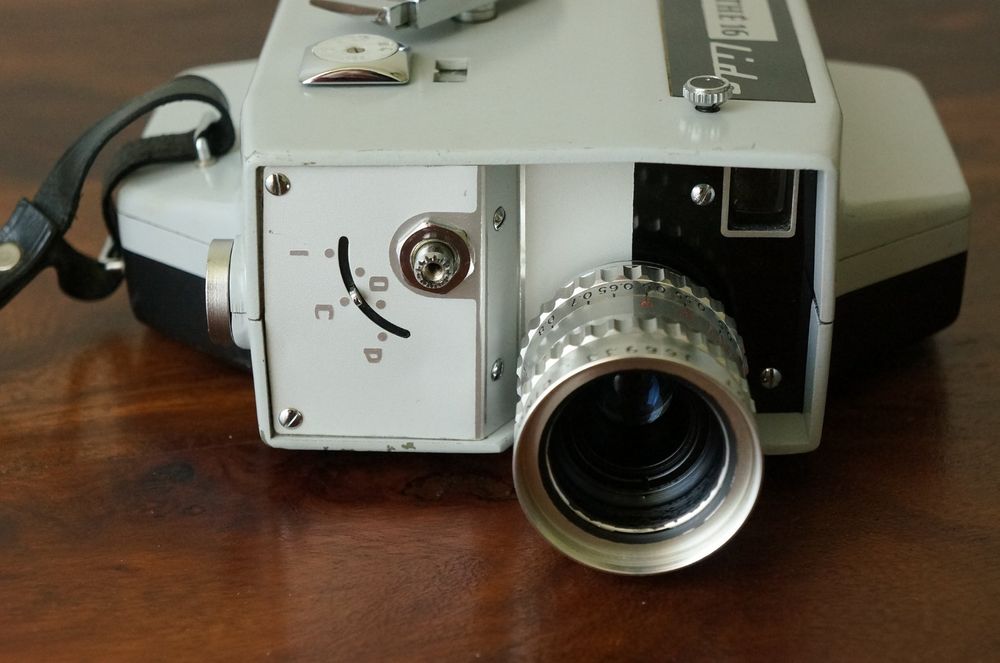PATHÉ: Super 16 16mm movie camera [#8335], c. 1950s, with Som Berthiot