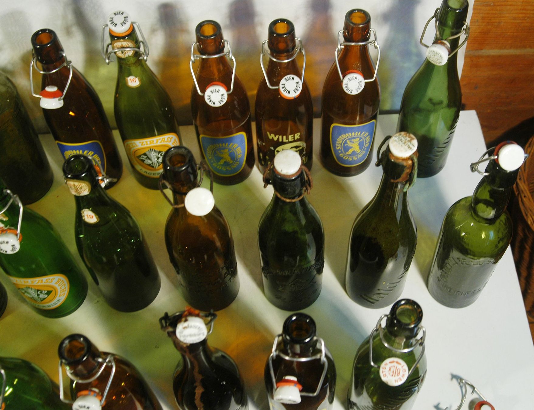 Gläser, Krüge & Flaschen: Bierflaschen Diverse – Gebraucht aus Herisau von Wisen 8