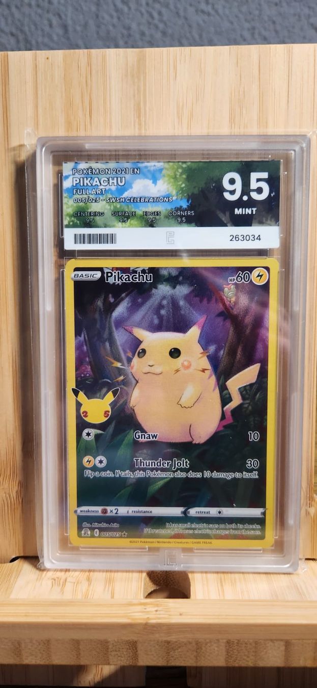 Pokémon Carte collezionabili: Pikachu Celebrations - Pure Grading 9.5 - PSA 10? – Nuovo e nell'imballaggio originale da Moutier venduto da tom_9zxw