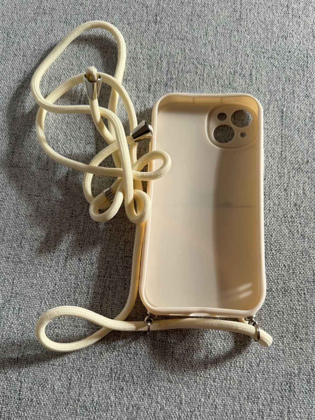 Apple Cover & Protezioni schermo: 2 coques neuve en  Silicone iPhone 15 plus avec cordon – Nuovo e nell'imballaggio originale da moudon venduto da jaunejaunelapinjaune 3