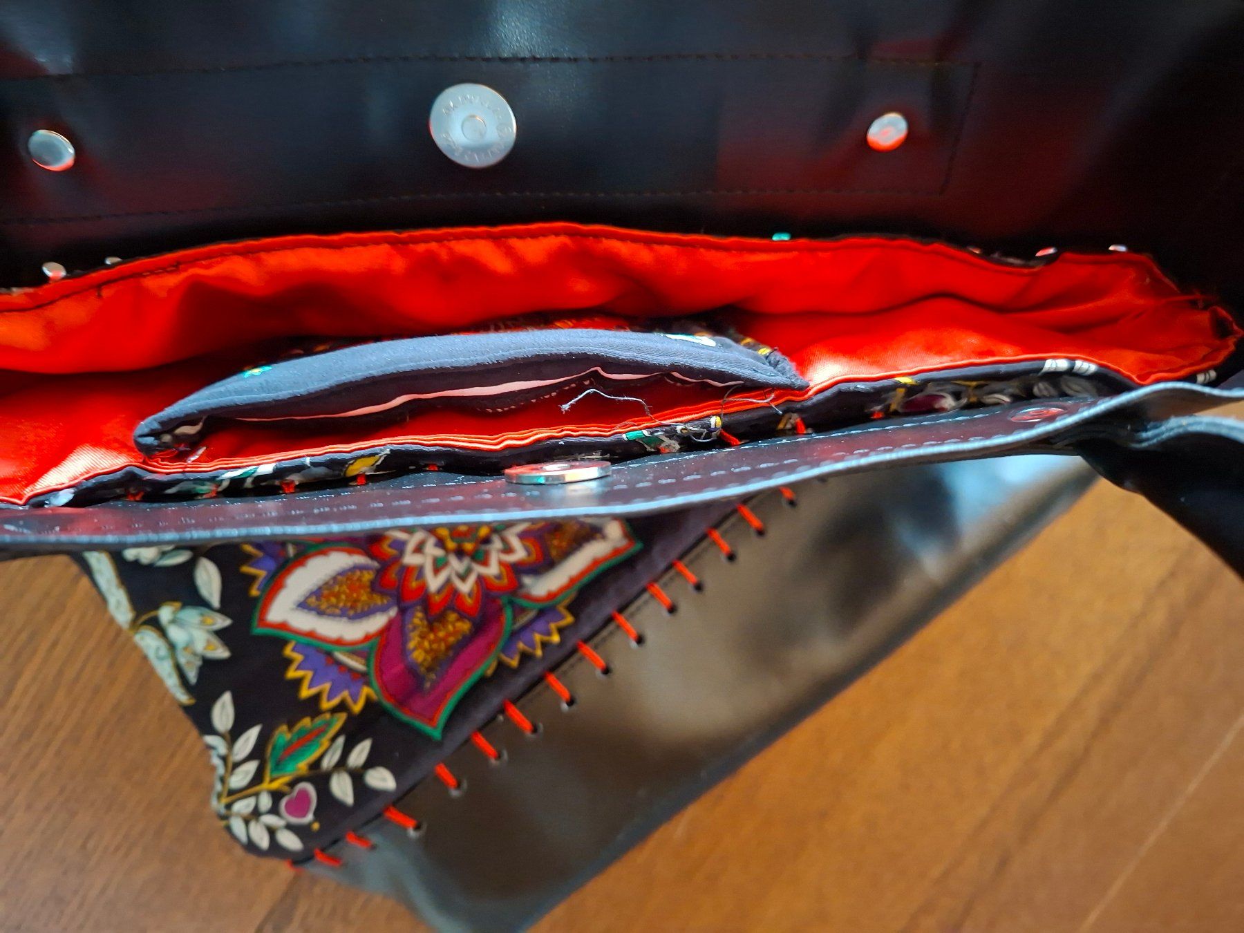 Borse da donna: Tasche – Nuovo (secondo la descrizione) da Bäretswil venduto da Esku01 1