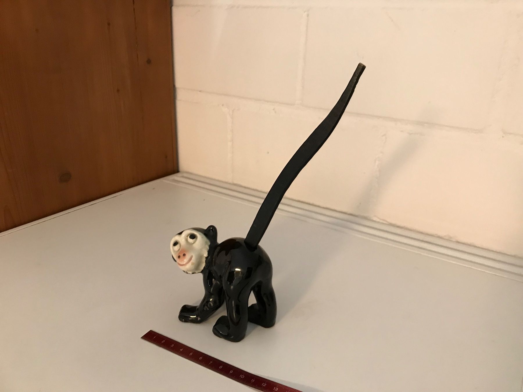 Statuette: Brezelaffe aus Porzellan – Usato da Füllinsdorf venduto da unda2 2