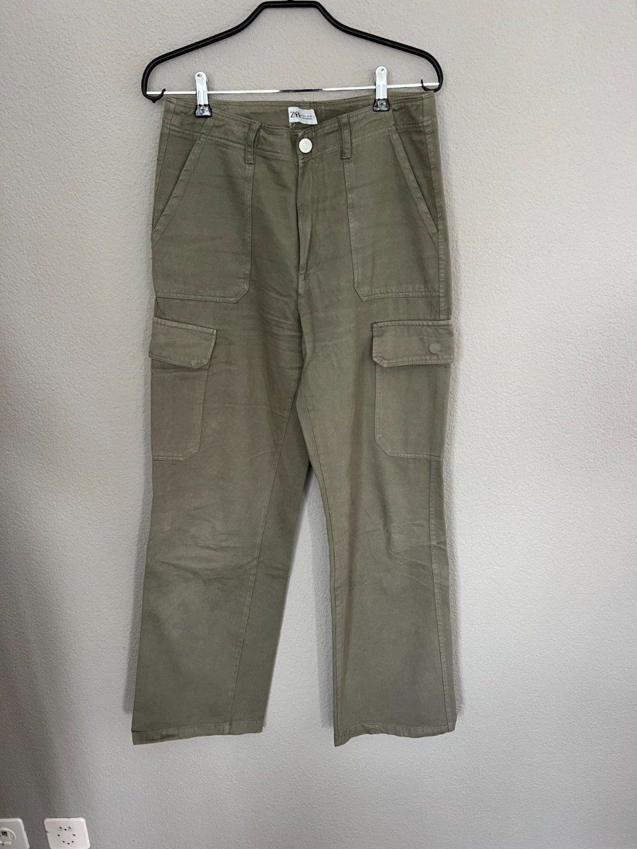 Pantalons: ZARA Cargo Hose, Size 38 – D'occasion à Muri b. Bern par SigridW