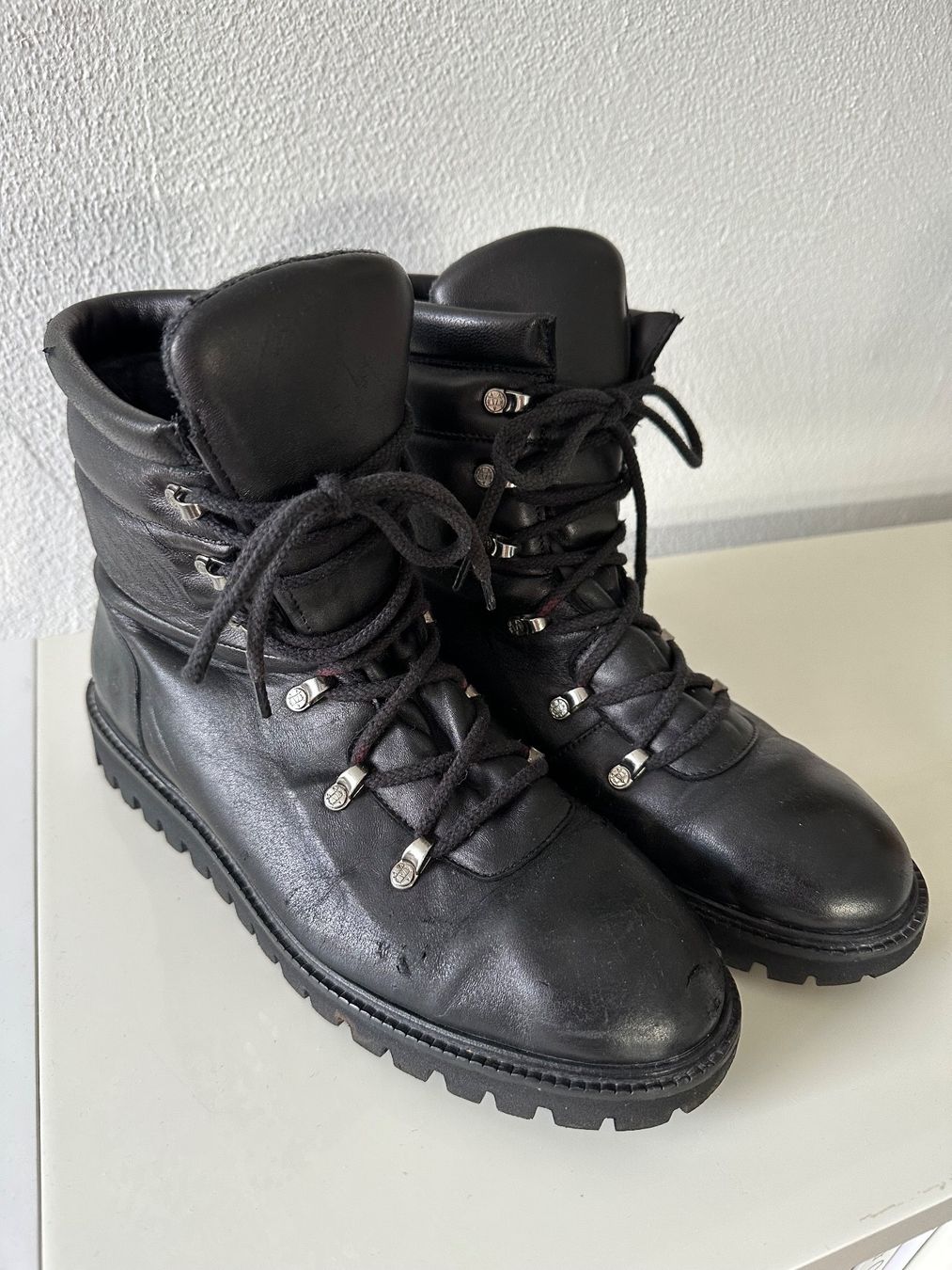 Massimo Dutti Scarpe da donna: Schwarze Winterschuhe Massimo Dutti 39 – Usato da Uster venduto da Monika_OB 1