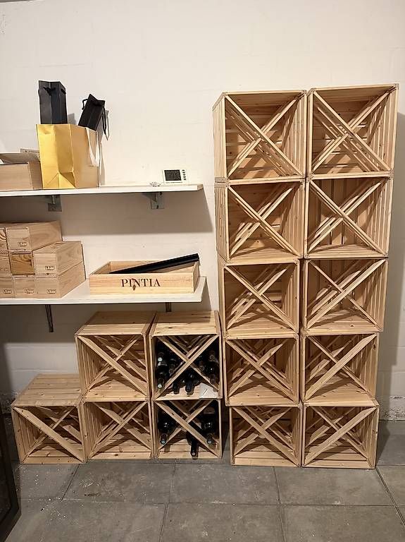 Regale: 16x stapelbare Weinregale aus Holz  modular – Gebraucht aus Oberrohrdorf von SamSchoch