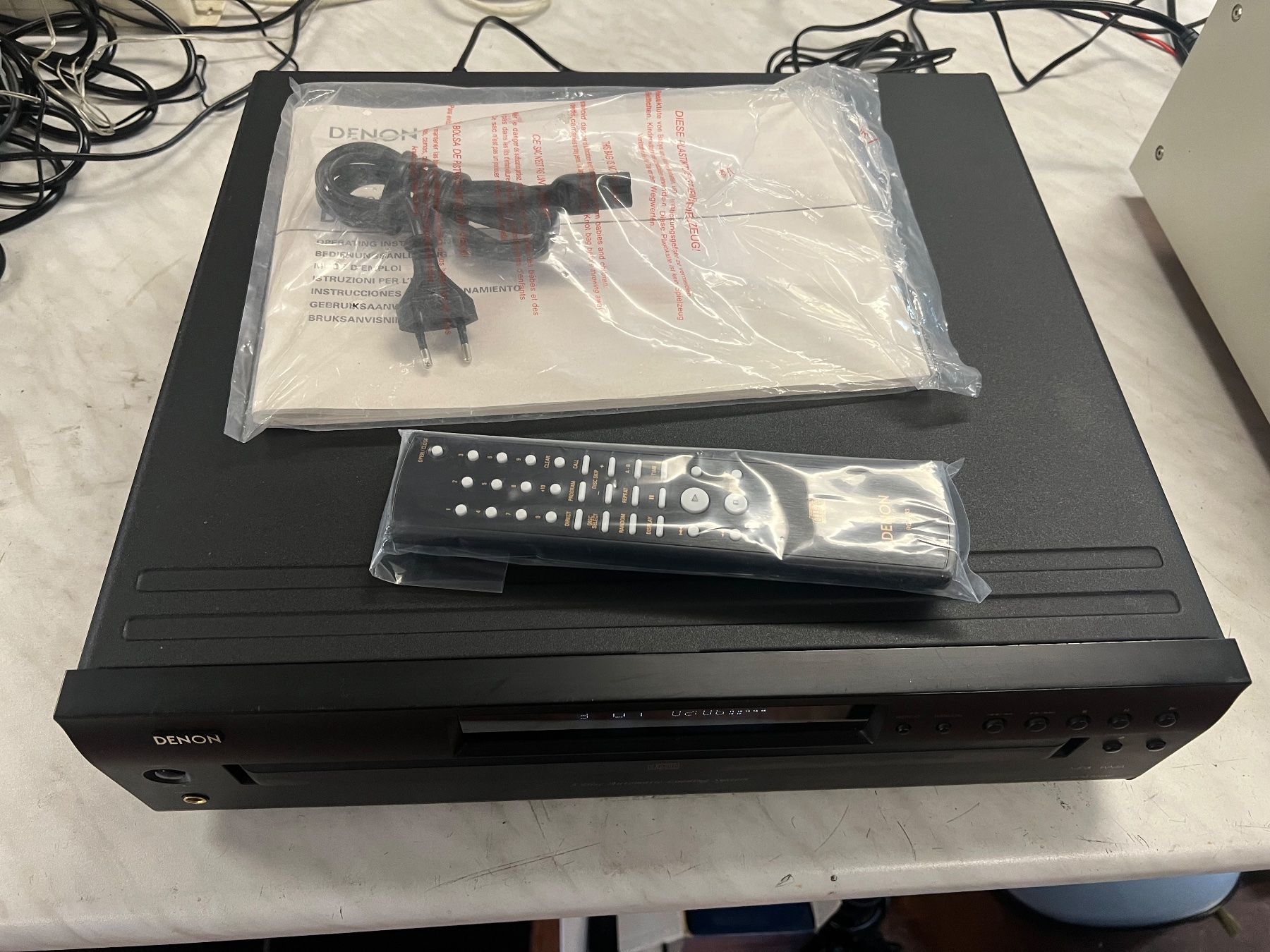 Denon Multimediaplayer & Streamer: Changeur CD Denon DCM-500AE en bon état – Gebraucht aus Cossonay-Ville von inf_2fds 1