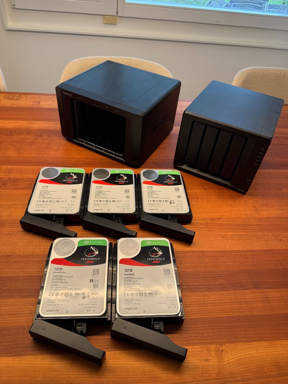 Synology DS918+ mit DX517 und 9× 12 TB IronWolf 108 TB (Gebraucht) in ...