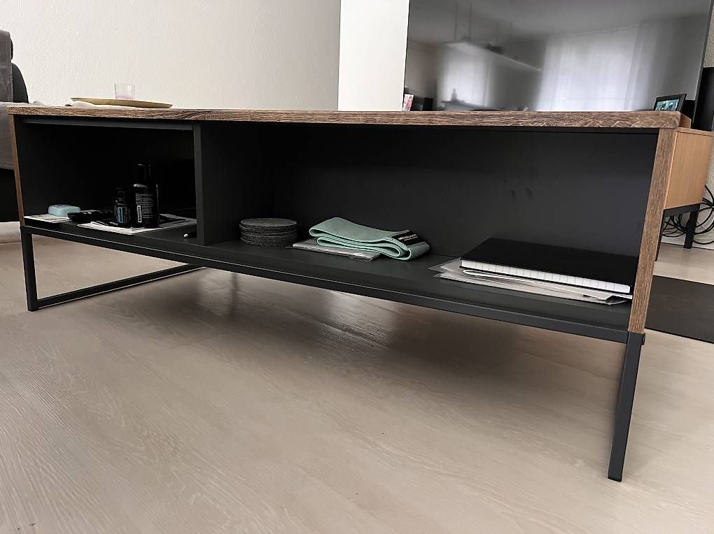 Tavoli: Couch-Wohnzimmer Tisch aus Holz – Usato da Pfungen venduto da Pumii1 1