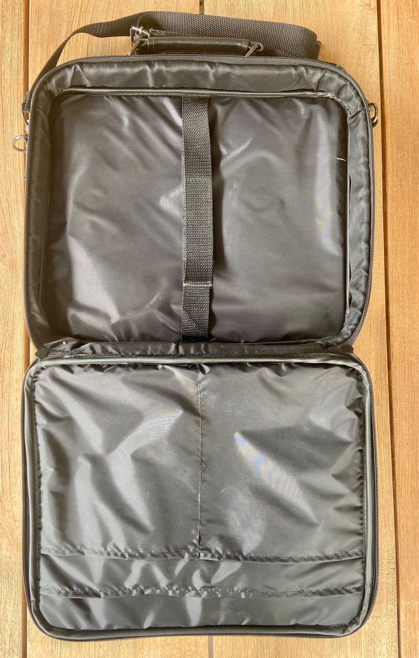 Borse: Laptop Tasche – Usato da Widnau venduto da Imani 2