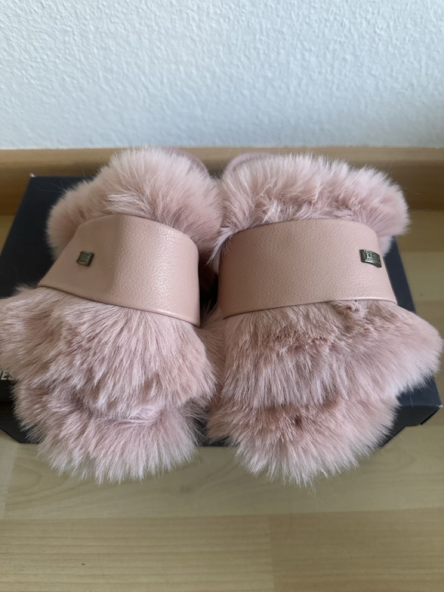 Scarpe da donna: Fluffige Pantolletten in Rosa – Nuovo (secondo la descrizione) da Birsfelden venduto da kri_95p8