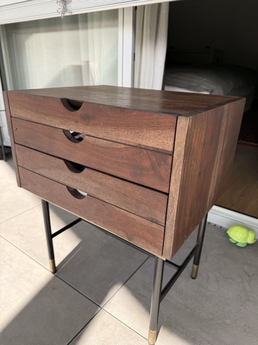 Maisons du monde Tables de nuit: Natural wood bed side table  – D'occasion à Edlibach par par_8h7s