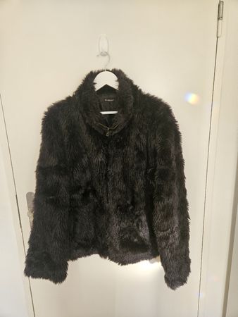 Schwarze Kunstpelz-Jacke L