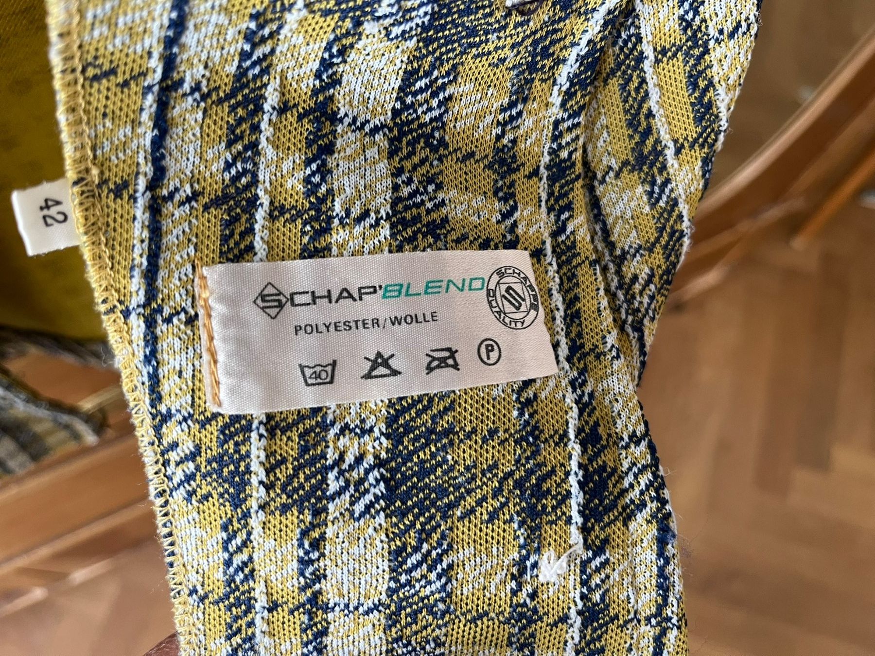 Giacche: Karierte Vintage-Jacke mit Perlmutterknöpfen, ca. Gr. 38 – Usato da Wädenswil venduto da Aniares2 7
