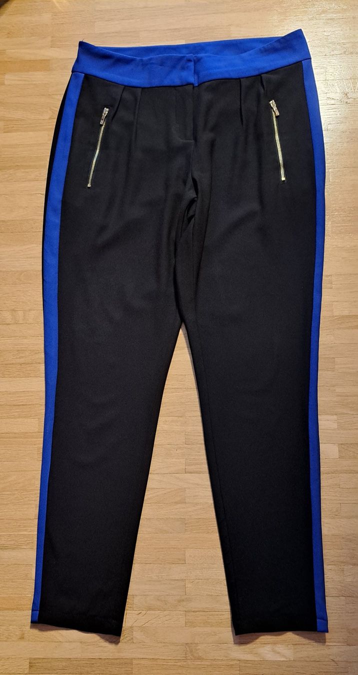 Hosen: Elégant pantalon noir et bleu – Neu (gemäss Beschreibung) aus Le Mont-sur-Lausanne von olatiu