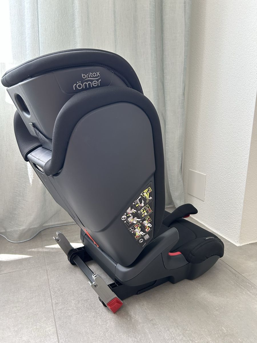 Britax Römer Seggiolini per auto: Britax Römer Kidfix Z-Line Kindersitz Schwarz – Usato da Niederhelfenschwil venduto da Anna-1212 3