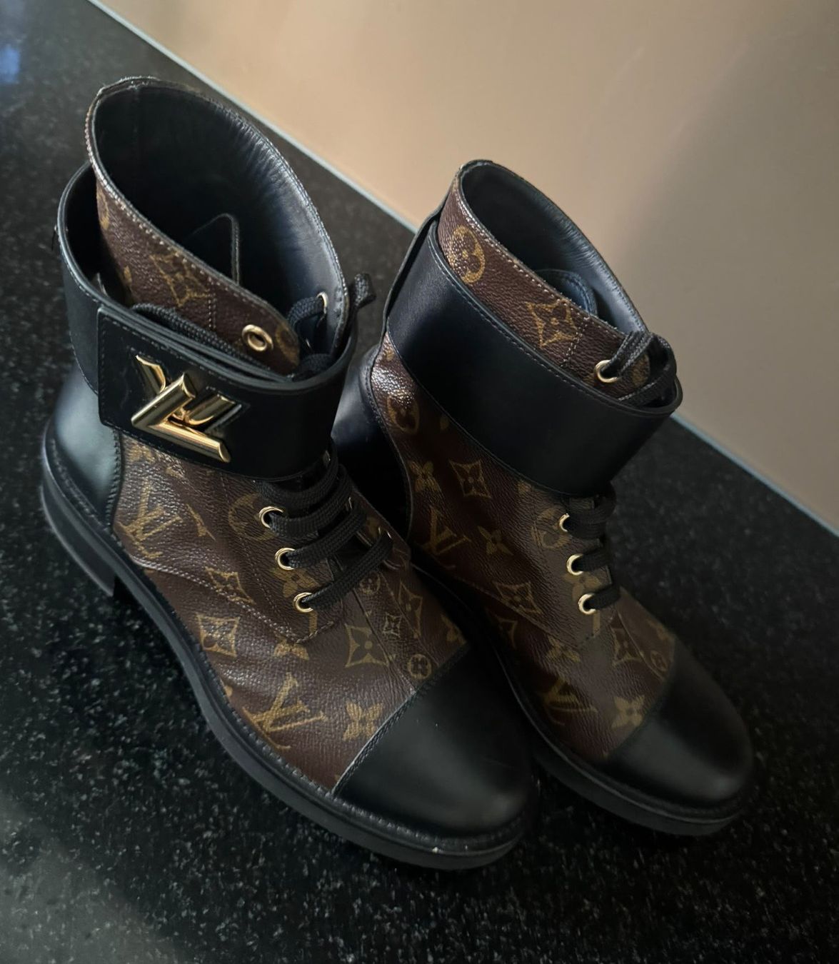 Louis Vuitton Chaussures femmes: Bottines Louis Vuitton – Neuf (Voir description) à Corminboeuf par Yvanterrible 2