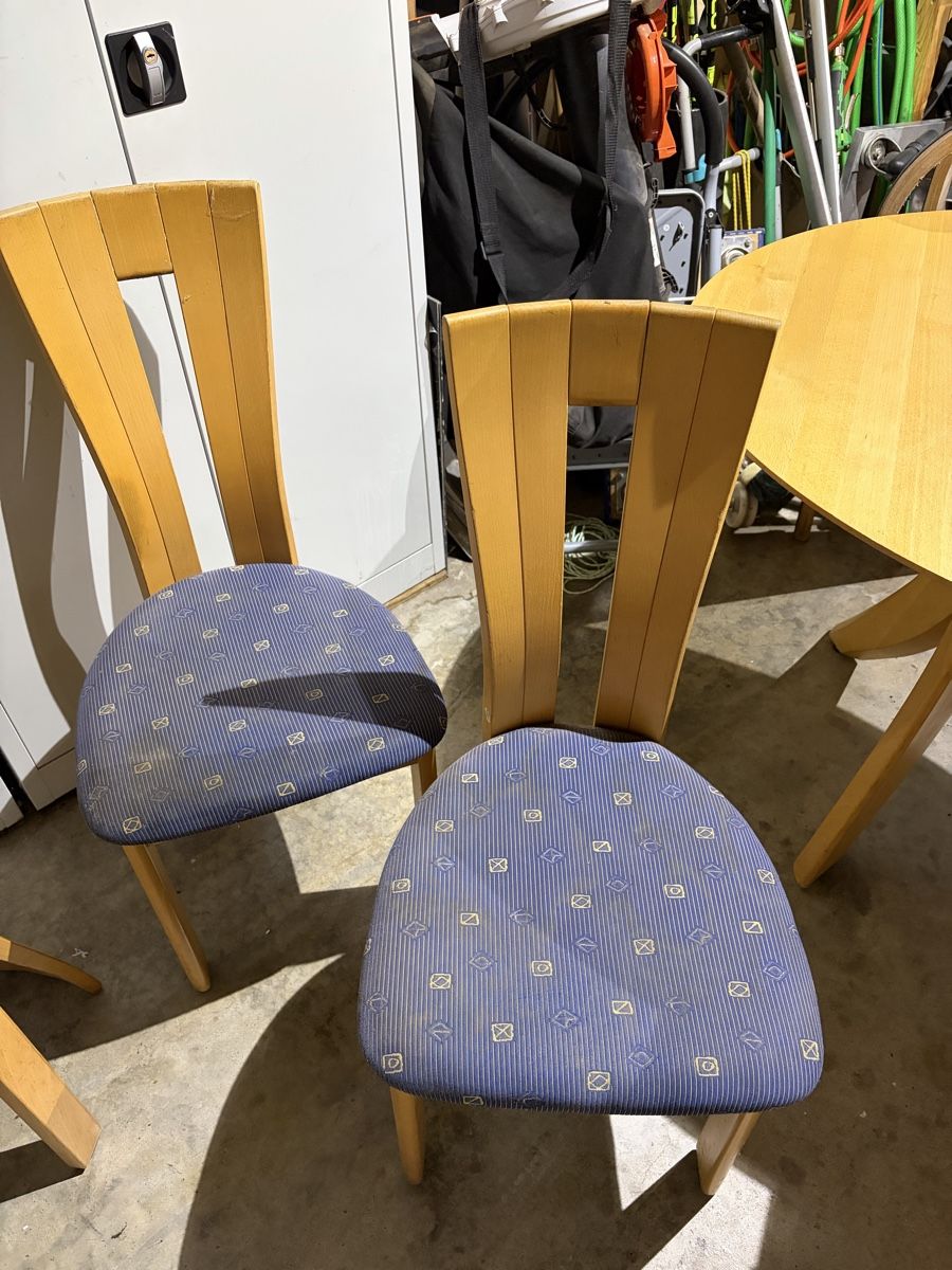 Tables: Massiveichholztisch und Stühle 6stk. – D'occasion à Steffisburg par Maetteler 2