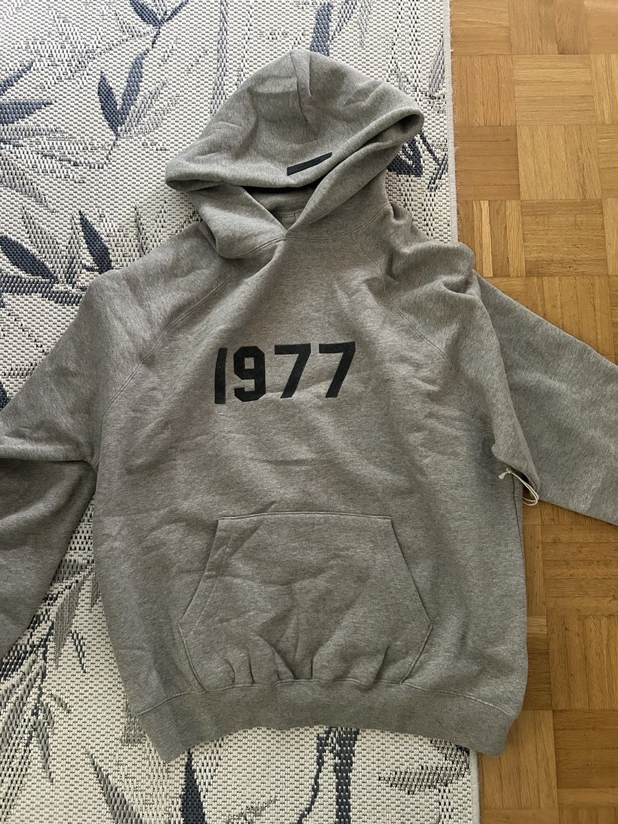 Pulls & Sweat-shirts: Pull essential – Neuf avec emballage d'origine à Biel/Bienne par dre_kk2q