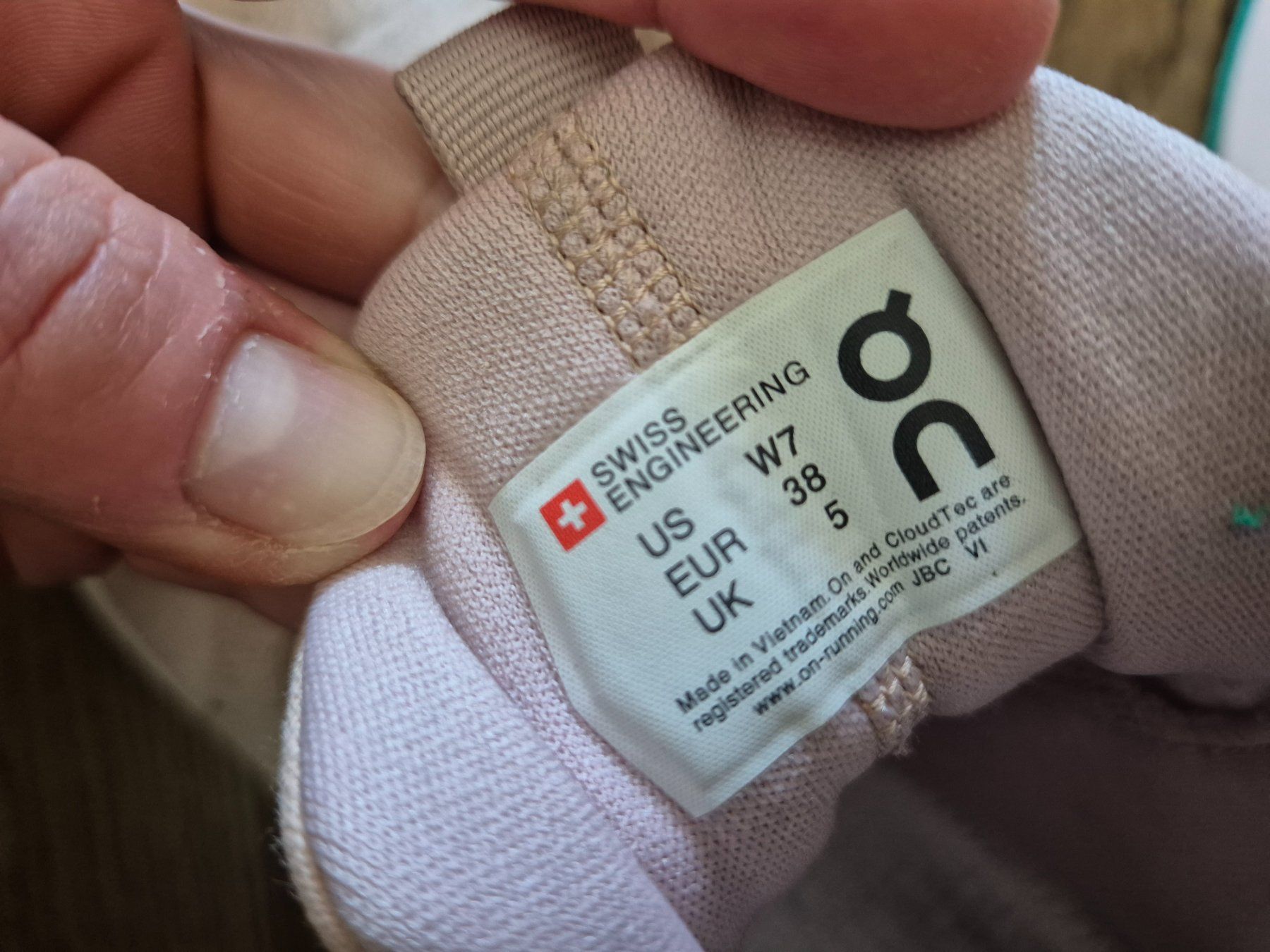 On Scarpe da donna: ON RUNNING sneakers size 38 – Usato da Zürich venduto da monadiederich 4