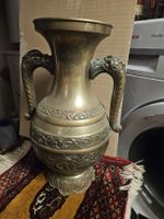 skulptur vase messing