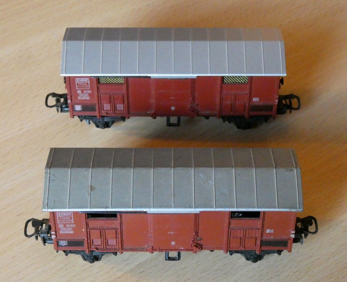 Märklin Modellini di ferrovie: 2 FS-Spitzdach-Güterwg Märklin Art.nr. 4550 – Usato da Dietlikon venduto da Gruma 2