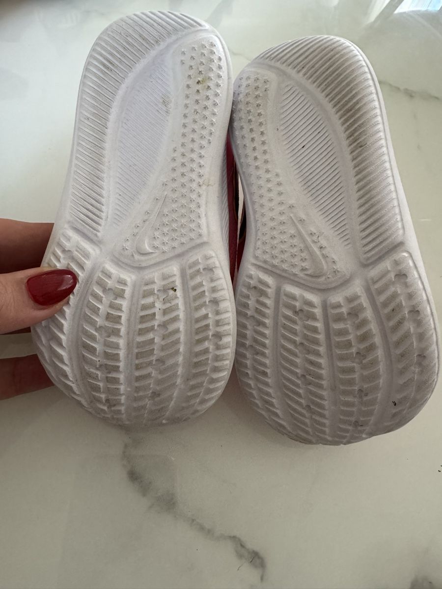 Nike Scarpe per ragazze: Nike Schuhe Grösse: 22 Pink – Nuovo (secondo la descrizione) da Belp venduto da Secondhand11 1