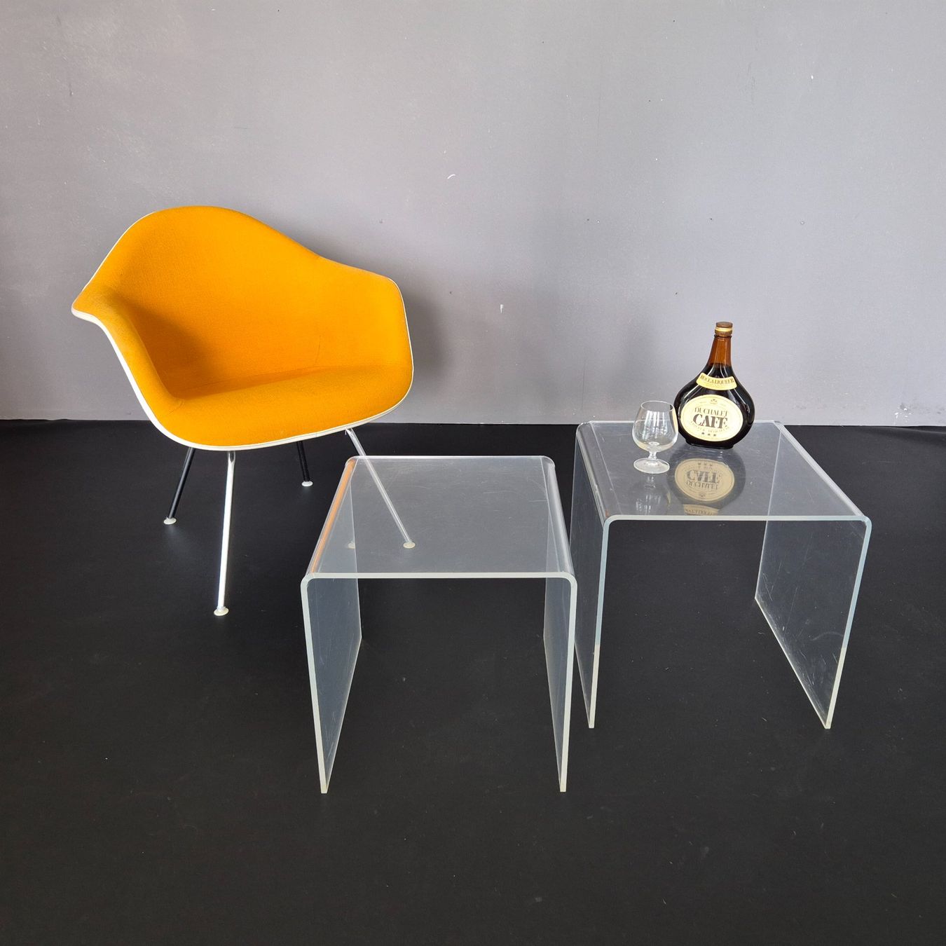 Tische: 2er Plexiglas Acryl Tisch Blumenhocker Beistelltisch Table – Gebraucht aus Nottwil von Wondewa-Shop 2