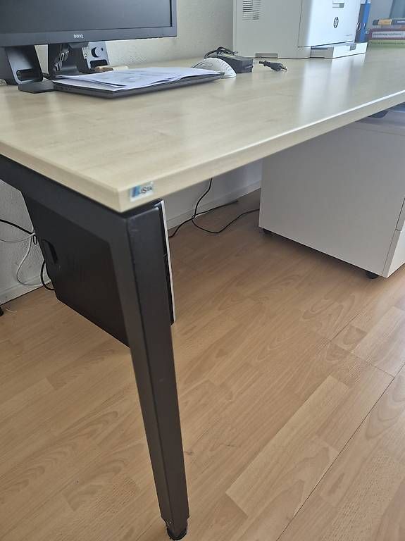 Lista Bureaux: Lista Arbeitstisch – D'occasion à Triesen par zar_6tss 3