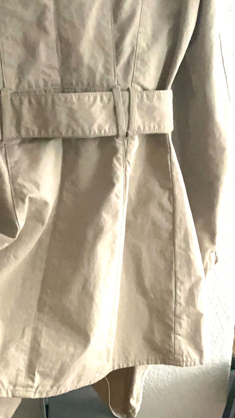 Guess Cappotti: Damen Trenchcoat Guess beige Grösse S – Usato da Bern venduto da kaeffy 3