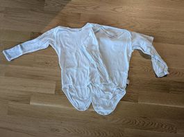 2 Stk. Langarmbodies weiss in Gr. 98/104