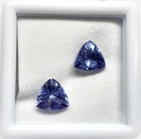 2x Tanzanites trillion 7x7 mm 2.38 ct - CERTIFICAT 280.- Fr.