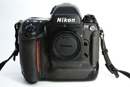 Nikon F5 Profikamera in sehr guten Zustand