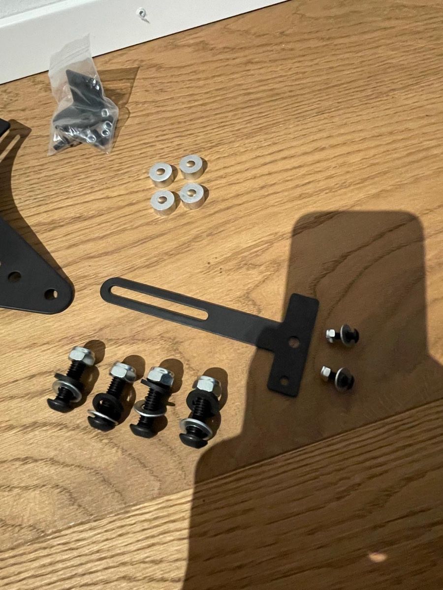Tutti i ricambio per moto: Nie montierter kurzes Kennzeichenhalter – Nuovo e nell'imballaggio originale da Ostermundigen venduto da Lexington_100 6