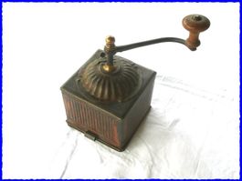 Franz. KAFFEEMÜHLE von Japy - aus Blech - Rarität von 1900
