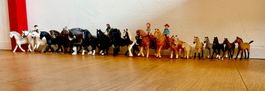 20 Schleich-Pferde inkl. Fohlen, Pony und Reiter