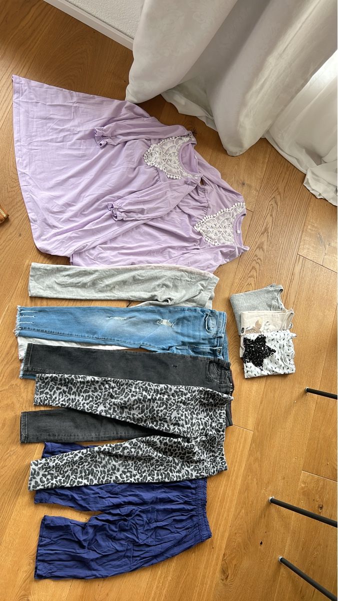 Lotti & Set di vestiti: Mädchen Kleiderpaket Gr.134/140/146 10Stk. – Usato da Rothrist venduto da Nadjane